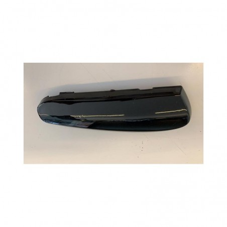 pezzettino di plastica colorato vicino a maniglie cromate posteriori scooter elettricco sky ll